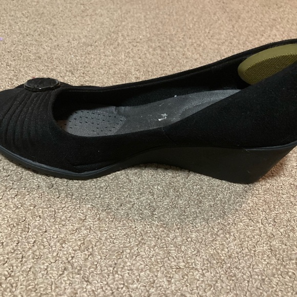 Black suede wedges with buckle detail, size 8, professional - Picture 4 of 11